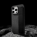 Case Dorn Fibra de Carbono para iPhone 15/16 Pro Max - Capa Antichoque com Cinta de Silicone