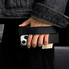 Case Dorn Fibra de Carbono para iPhone 15/16 Pro Max - Capa Antichoque com Cinta de Silicone